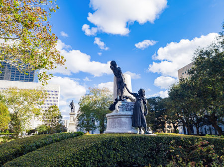 Louisiana, DEC 24 2021 - Sunny view of the Henry Clay Monument in Lafayette Squareのeditorial素材