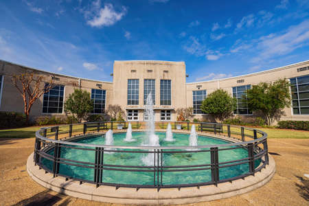 Sunny exterior view of a fountain and Louisiana State Exhibit Museum at USAのeditorial素材