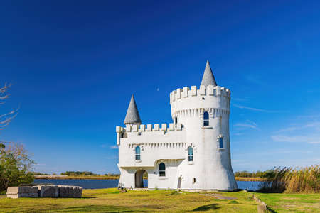 Sunny view of the Fishermans Castle At Irish Bayou, Louisianaのeditorial素材