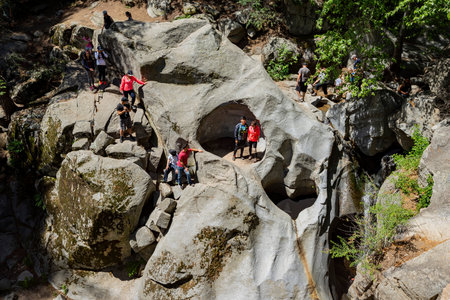 Los Angeles, MAY 31 2016 - People hiking in Rock Heart Trialのeditorial素材