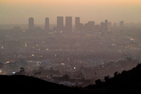 Sunset Westwood Cityscape from Griffith Park at Californiaのeditorial素材