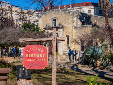 Texas, FEB 5 2022 - Sunny view of people making Demonstration of the mid-century life in The Alamoのeditorial素材