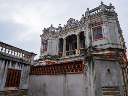 Overcast view of the Huang Yong Qian Huang Yong Zao Xueng Di Yang Lou at Kimen, Taiwanのeditorial素材