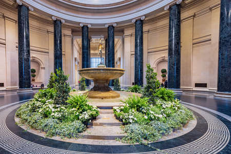 Washington DC, MAR 31 2022 - Beautiful fountain in the National Gallery of Artのeditorial素材