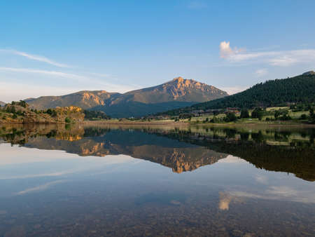 Sunny view of the beautiful Marys Lake of Rocky Mountain National Park at Coloradoの写真素材