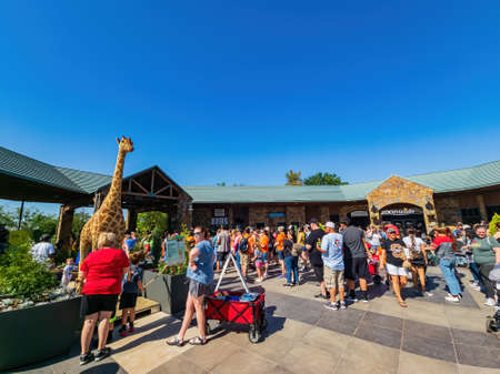 Oklahoma, MAR 12 2022 - Sunny view of many people waiting to go in to the zooのeditorial素材