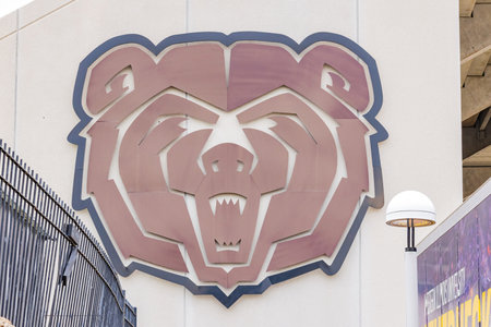 Missouri, OCT 29 2022 - Bear sign of the Betty and Bobby Allison South Stadiumのeditorial素材