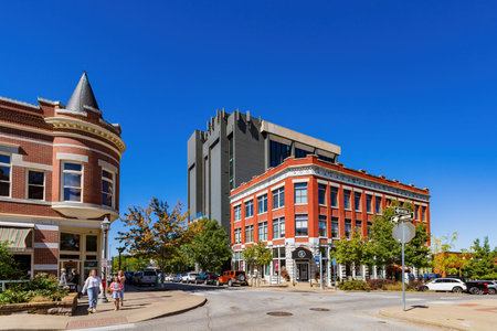 Arkansas, OCT 2 2022 - Sunny exterior view of some beautiful building around Square Gardensのeditorial素材