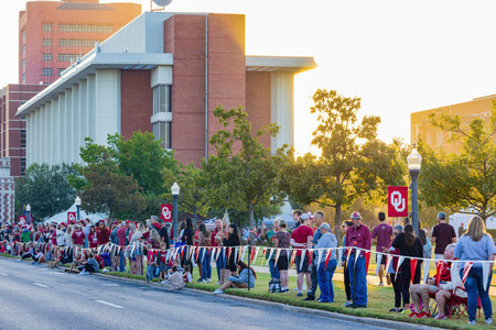 Oklahoma, OCT 15 2022 - Visitor waiting for the Homecoming paradeのeditorial素材