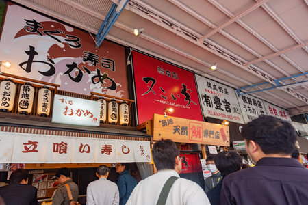 Tokyo, APR 6 2013 - Many people were waiting for the restaurant at Tsukijiのeditorial素材
