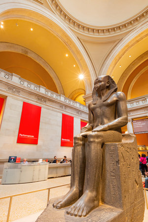 New York, SEP 16 2014 - Interior view of The Metropolitan Museum of Artのeditorial素材