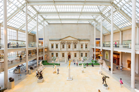 New York, SEP 16 2014 - Interior view of The Metropolitan Museum of Artのeditorial素材