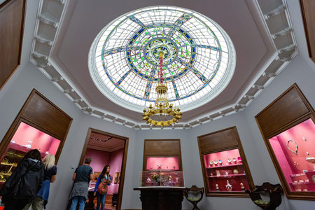 New York, SEP 16 2014 - Interior view of The Metropolitan Museum of Artのeditorial素材