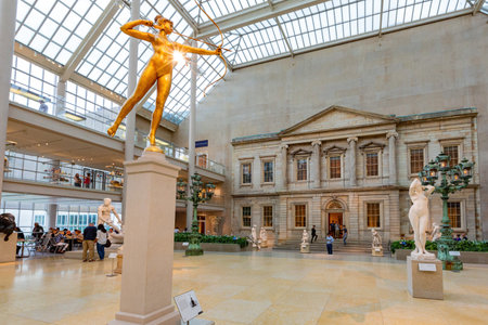 New York, SEP 16 2014 - Interior view of The Metropolitan Museum of Artのeditorial素材