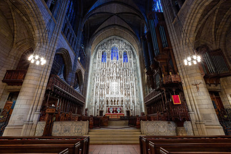 New York, SEP 15 2014 - Interior view of the St. Patrick's Cathedralのeditorial素材