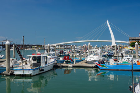 Taipei, FEB 11 2010 - Sunny view of the Lover's Bridge of Tamsui Fisherman's Wharfのeditorial素材