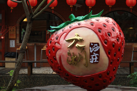 Taiwan, FEB 7 2010 - Close up shot of a big strawberry statue in Dahuのeditorial素材