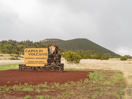 Overcast view of the sign of Capulin Volcano National Monument at New Mexicoのeditorial素材