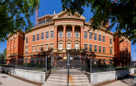 Colorado, MAY 28, 2023 - Sunny exterior view of The Evans Schoolのeditorial素材