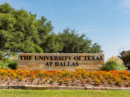 Sunny view of the sign of The University of Texas at Dallas, Texasの写真素材