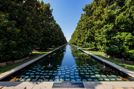 Texas, JUL 3 2023 - Sunny view of the Commets Remember fountain of The University of Texas at Dallasのeditorial素材