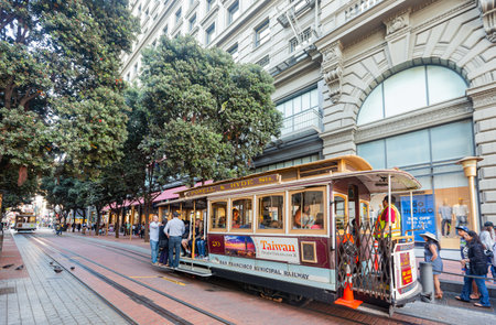 San Francisco, AUG 23 2014 - Sunny view of the cable car station in Civic centerのeditorial素材