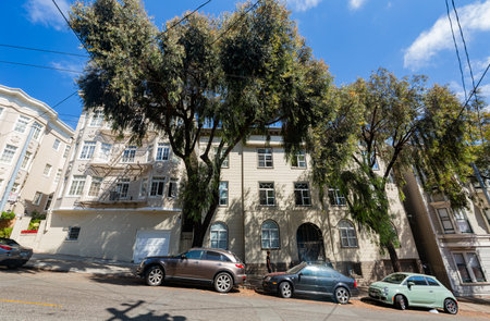 San Francisco, AUG 25 2014 - Sunny view of the Victoria Buildingのeditorial素材