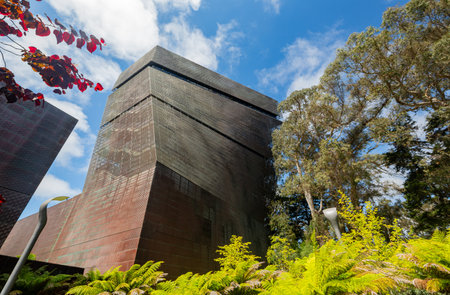 San Francisco, AUG 24 2014 - Sunny view of The de Young Museumのeditorial素材