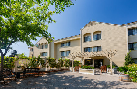 California, AUG 26 2014 - Sunny view of the Napa Winery Innのeditorial素材