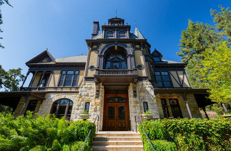 California, AUG 26 2014 - Sunny exterior view of the Beringer Vineyardsのeditorial素材