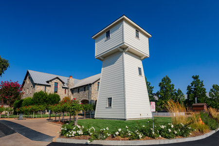 California, AUG 25 2014 - Sunny exterior view of the Silver Oak Napa Valleyのeditorial素材