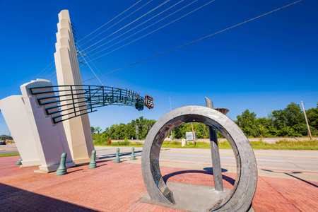 Oklahoma, SEP 25 2023 - Sunny view of the Tulsa Route 66 Signのeditorial素材