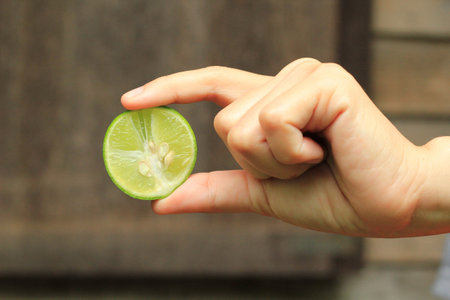 Green Lime slide with ingredient of curry.の写真素材