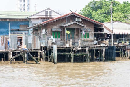 BANGKOK THAILAND - MAY 11
Canal House in Bangkok used to live and a tool to make a living and travel in the Bangkok Noi Canal. : MAY 11, 2016 in Bangkok, Thailandのeditorial素材
