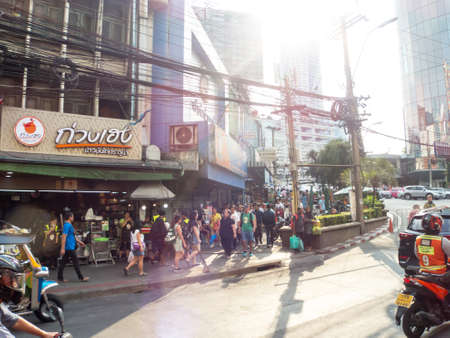 Pratunam intersection BANGKOK THAILAND-31 DECEMBER 2018:Pratunam Market for long time fashion and fashion This old market has been occupied by the modern fashion mall,のeditorial素材