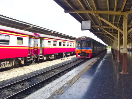 BANGKOK THAILAND-30 MARCH 2019:Thai train runs on the train tracks to Hua Lamphong Railway Station. on BANGKOK THAILAND-30 MARCH 2019のeditorial素材