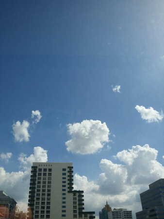 Cloud and the tallest building in the city.の素材