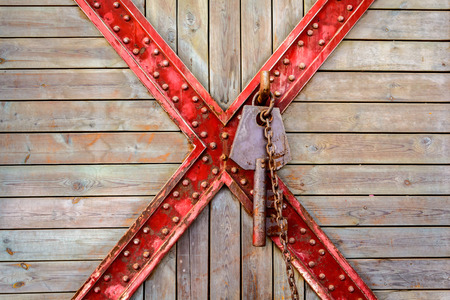Old wooden and cross metal with rusty key  and chain textured backgroundの写真素材