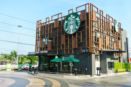 BANGKOK, THAILAND - May 1, 2016: the Starbucks drive thru sign at The Paseo Park New Japanese style community mall at Kanchanapisek Road in Bangkok, Thailandのeditorial素材