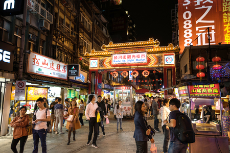 Taipei Taiwan - November 15, 2017: People walking at Roahe night market, Taipei famous night market.のeditorial素材
