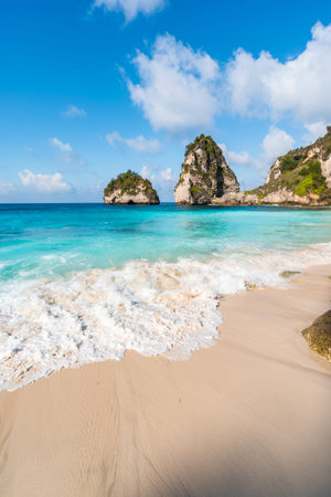 Beautiful tropical white sand beach at diamond beach in Nusa Penida island, Baliの写真素材