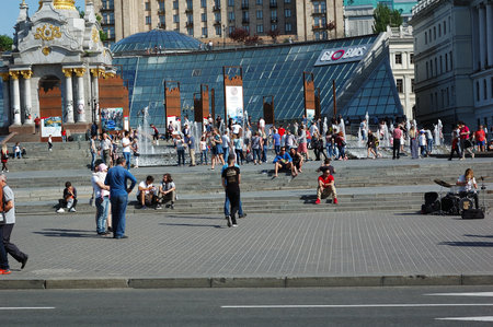 Kiev, Ukraine - 01 of May, 2018: People are walking in the center of the city.のeditorial素材