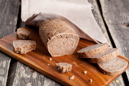 Bread on cutting board, horizontal, close upの写真素材