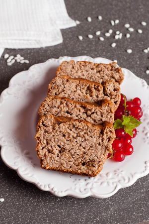 muffins with red currant, vertical, close upの写真素材