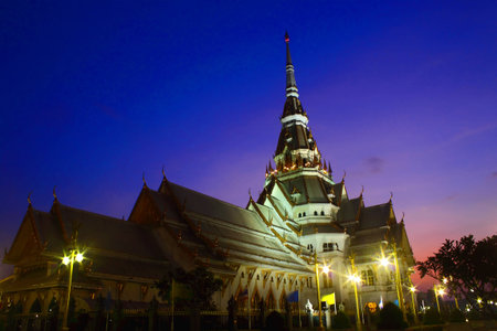 Sunset at Wat Sothorn Wararam Worra Wiharn Temple in Thailandのeditorial素材