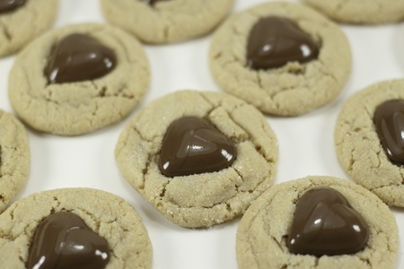 heart shaped chocolate on peanut butter cookies with a white backgroundの写真素材