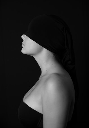 Elegant Black and White Profile Portrait of Womanの写真素材