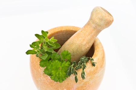 Mörser und Stößel mit Kräuternの写真素材