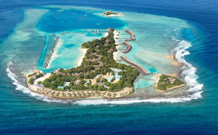 One of sea island located in Maldives in area of north atollのeditorial素材