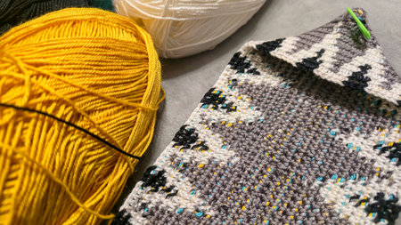 Knitting a bag from threads of different colors with a crochet hook. Step-by-step instructions for...